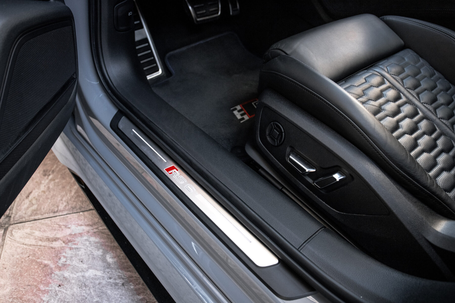 AUDI RS6 Avant TFSI quattro 25 years