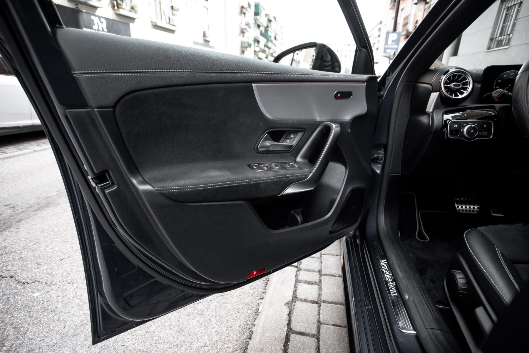 MERCEDES-BENZ A 200d