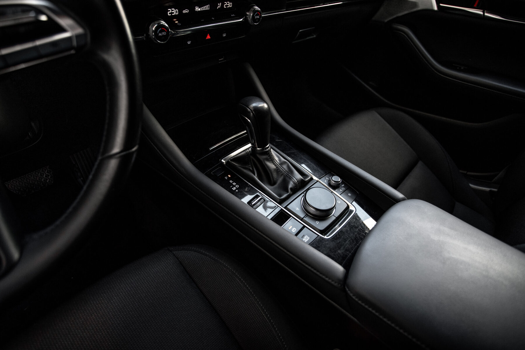 MAZDA 3 2.0 SKYACTIVG ZENITH SAFETY