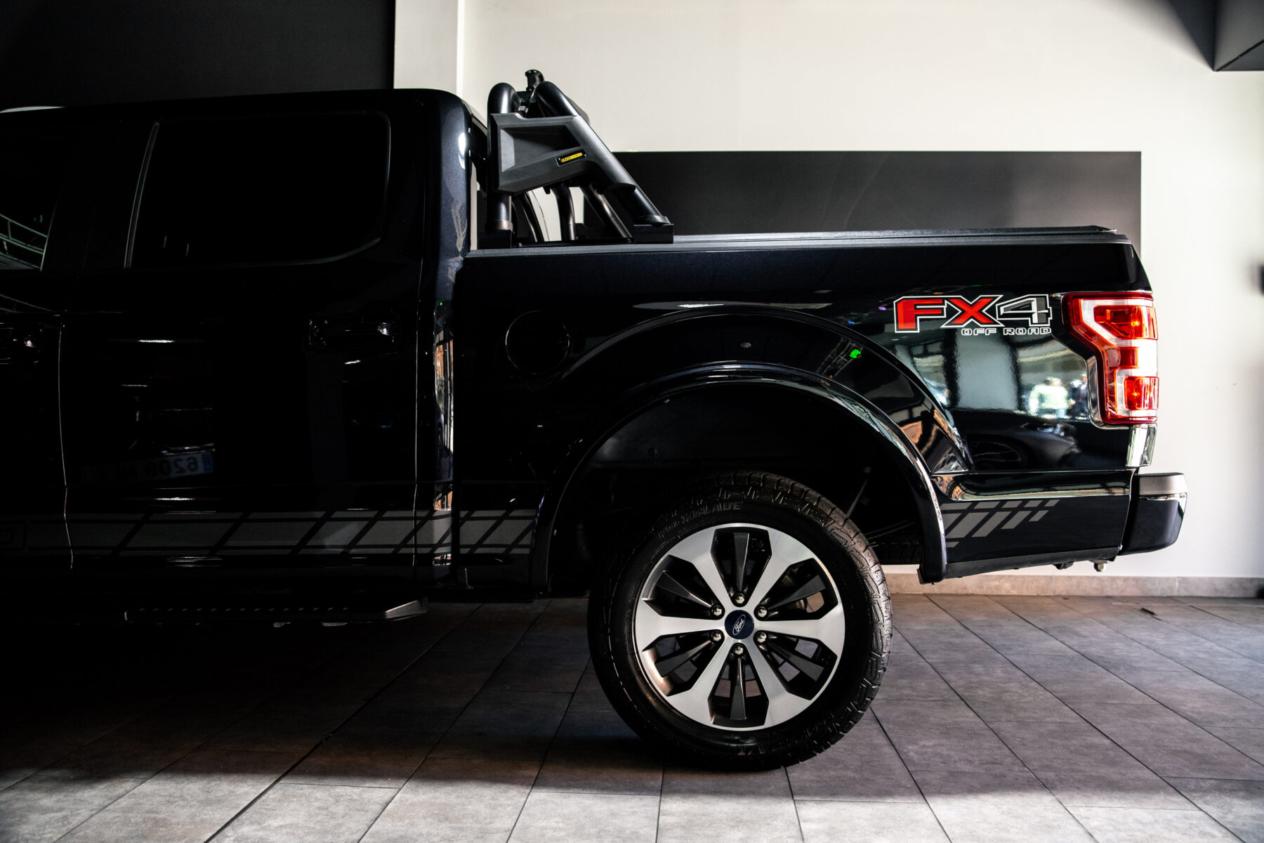 FORD F150 XLT LARIAT SUPERCREW AWD V8