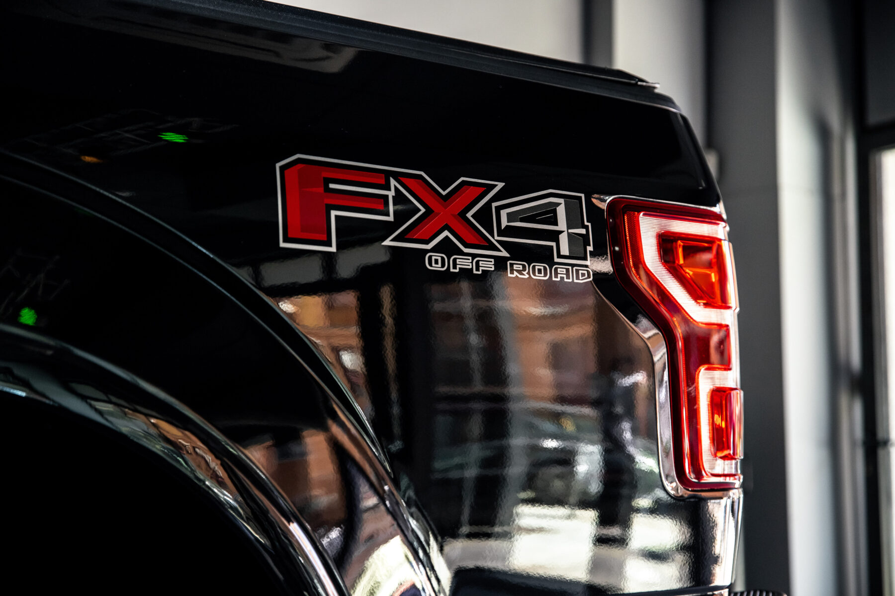 FORD F150 XLT LARIAT SUPERCREW AWD V8