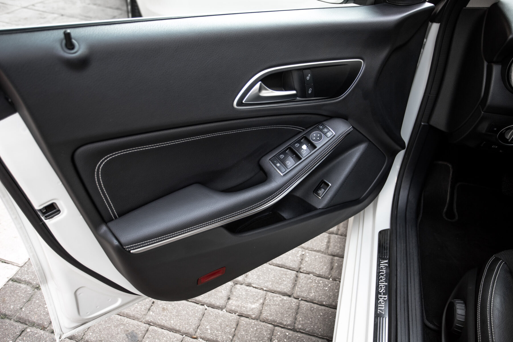 MERCEDES-BENZ CLA 200d 4 matic