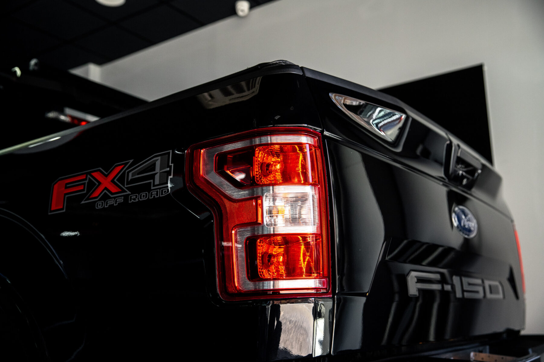 FORD F150 XLT LARIAT SUPERCREW AWD V8