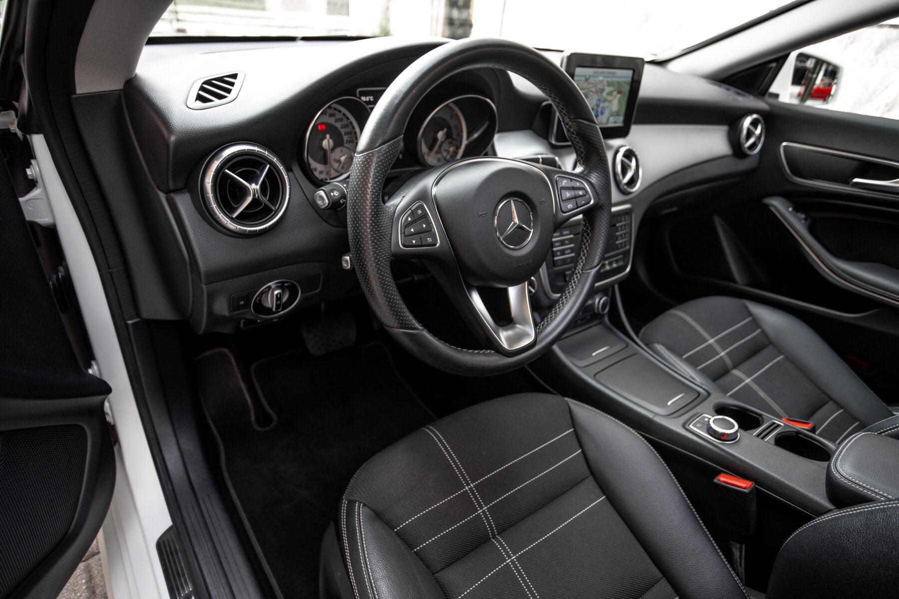 MERCEDES-BENZ CLA 200d 4 matic