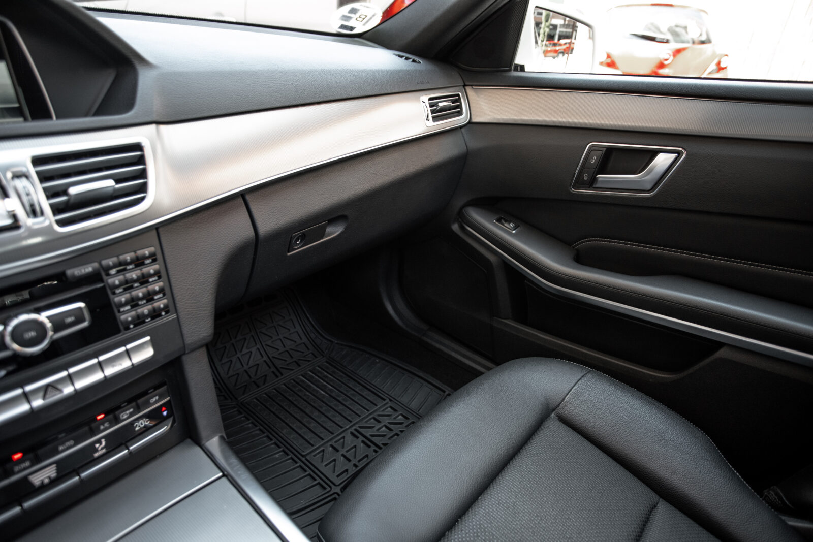MERCEDES-BENZ E300 HYBRID