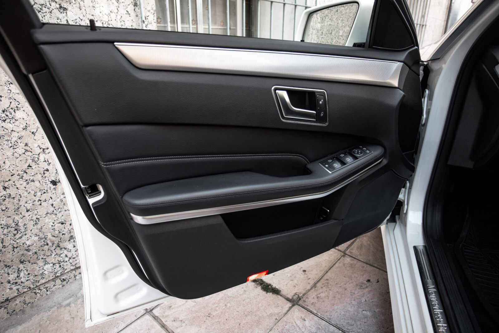 MERCEDES-BENZ E300 HYBRID