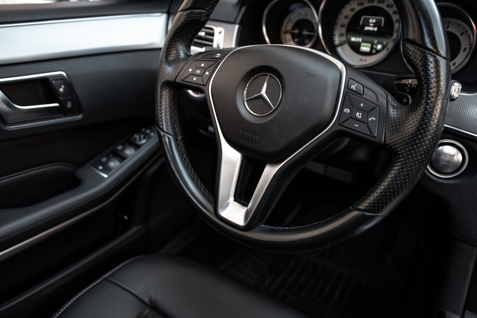 MERCEDES-BENZ E300 HYBRID