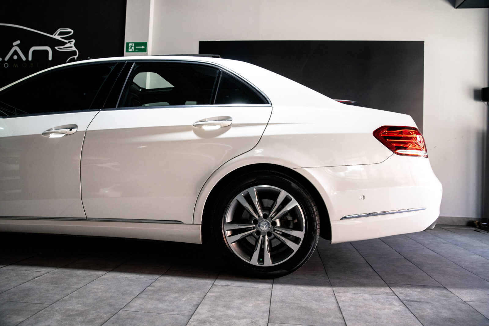 MERCEDES-BENZ E300 HYBRID