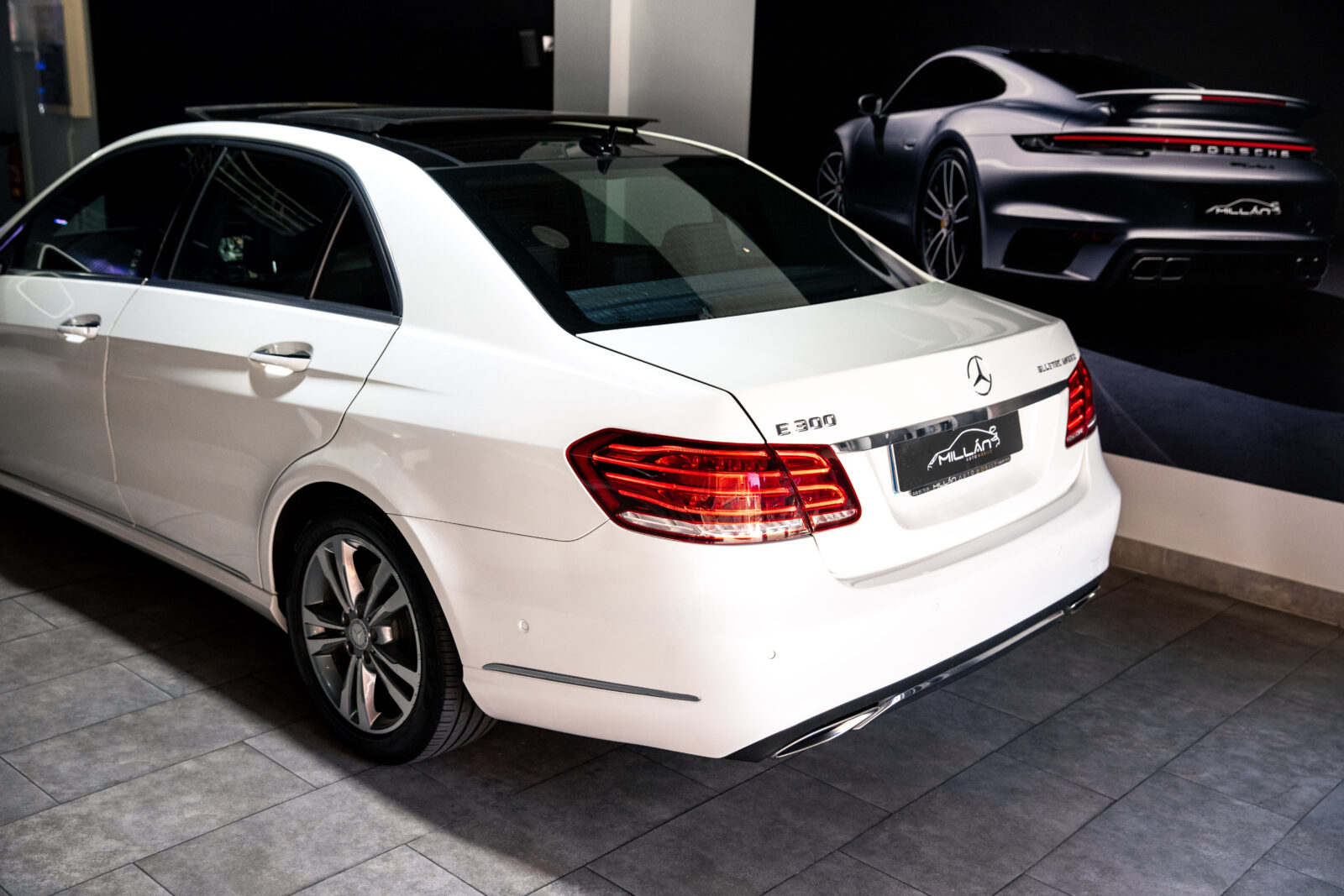 MERCEDES-BENZ E300 HYBRID