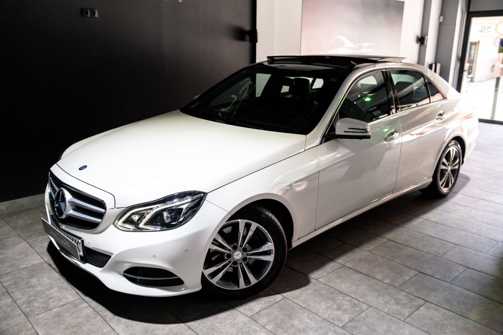 MERCEDES-BENZ E300 HYBRID