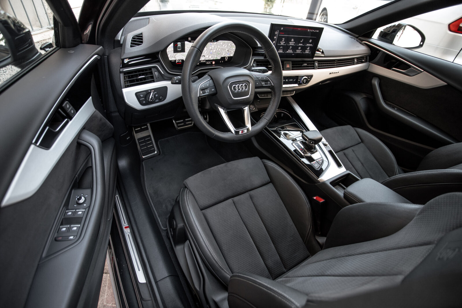 AUDI A4 Black line 40 TDI quattro S tronic
