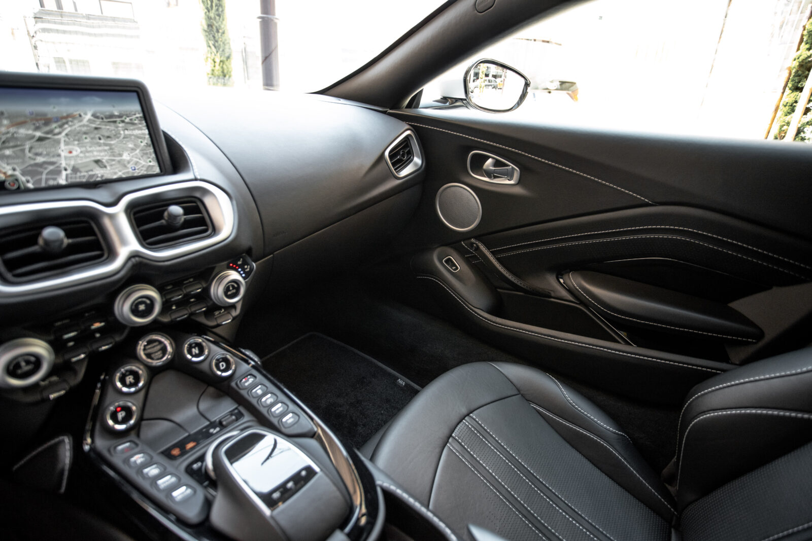 ASTON MARTIN VANTAGE 4.0 V8