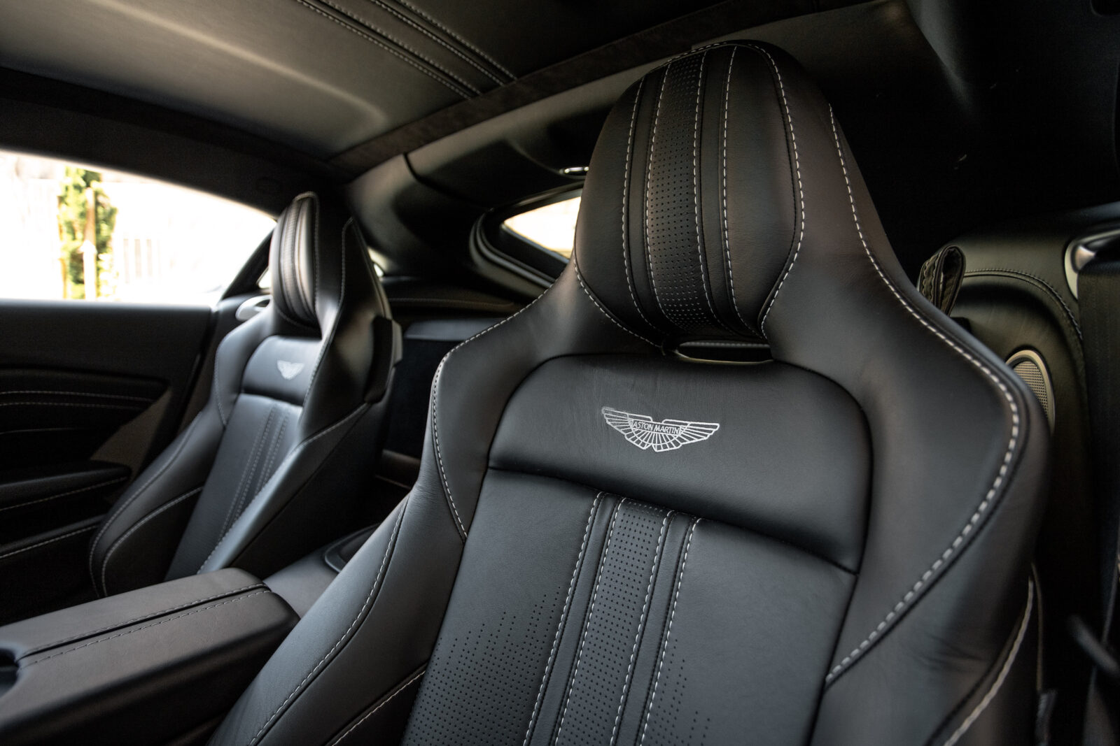 ASTON MARTIN VANTAGE 4.0 V8