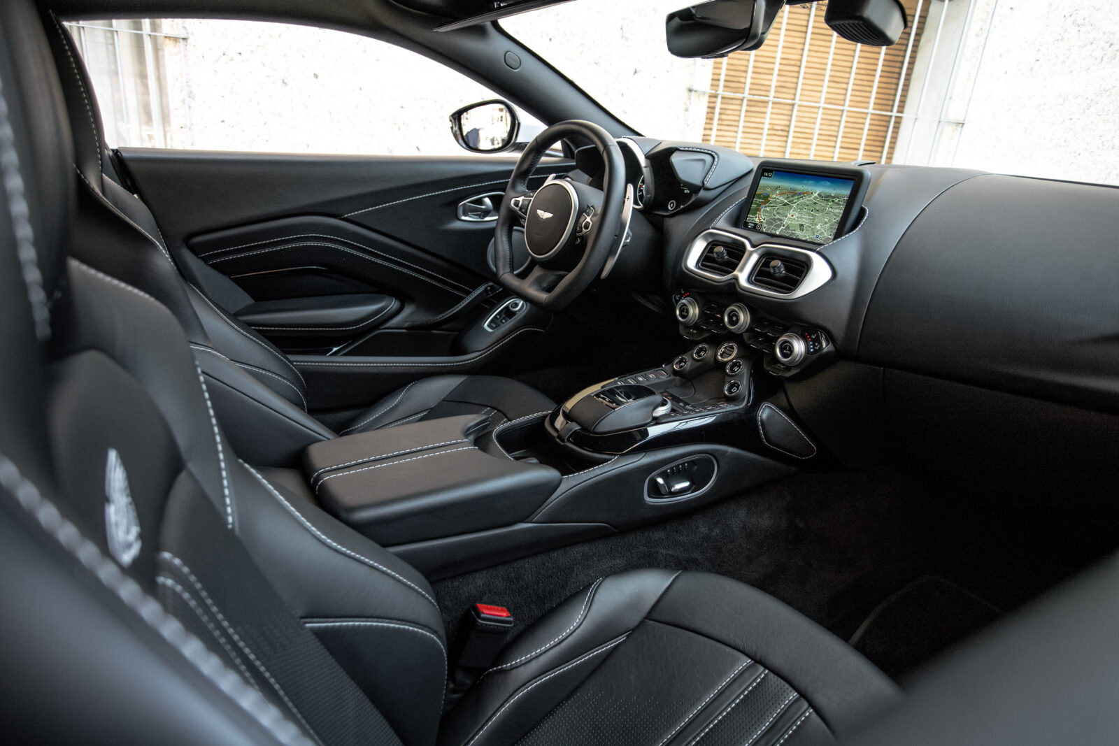 ASTON MARTIN VANTAGE 4.0 V8