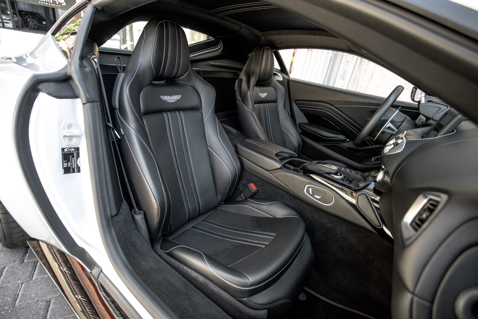 ASTON MARTIN VANTAGE 4.0 V8