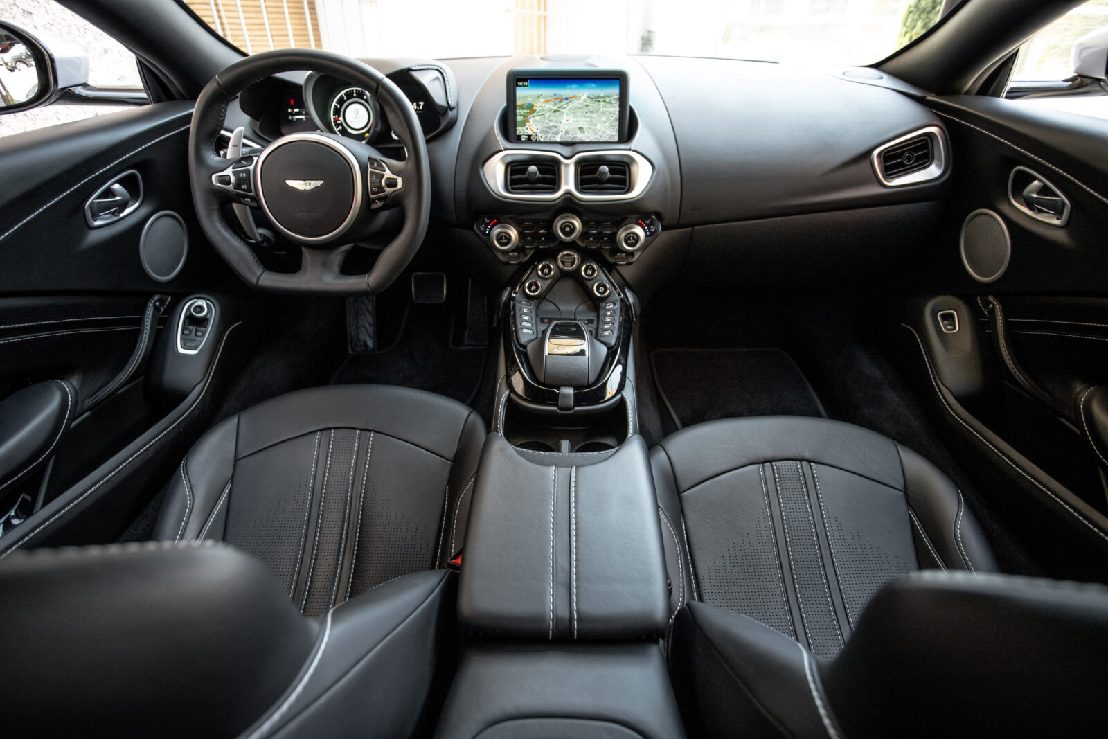 ASTON MARTIN VANTAGE 4.0 V8