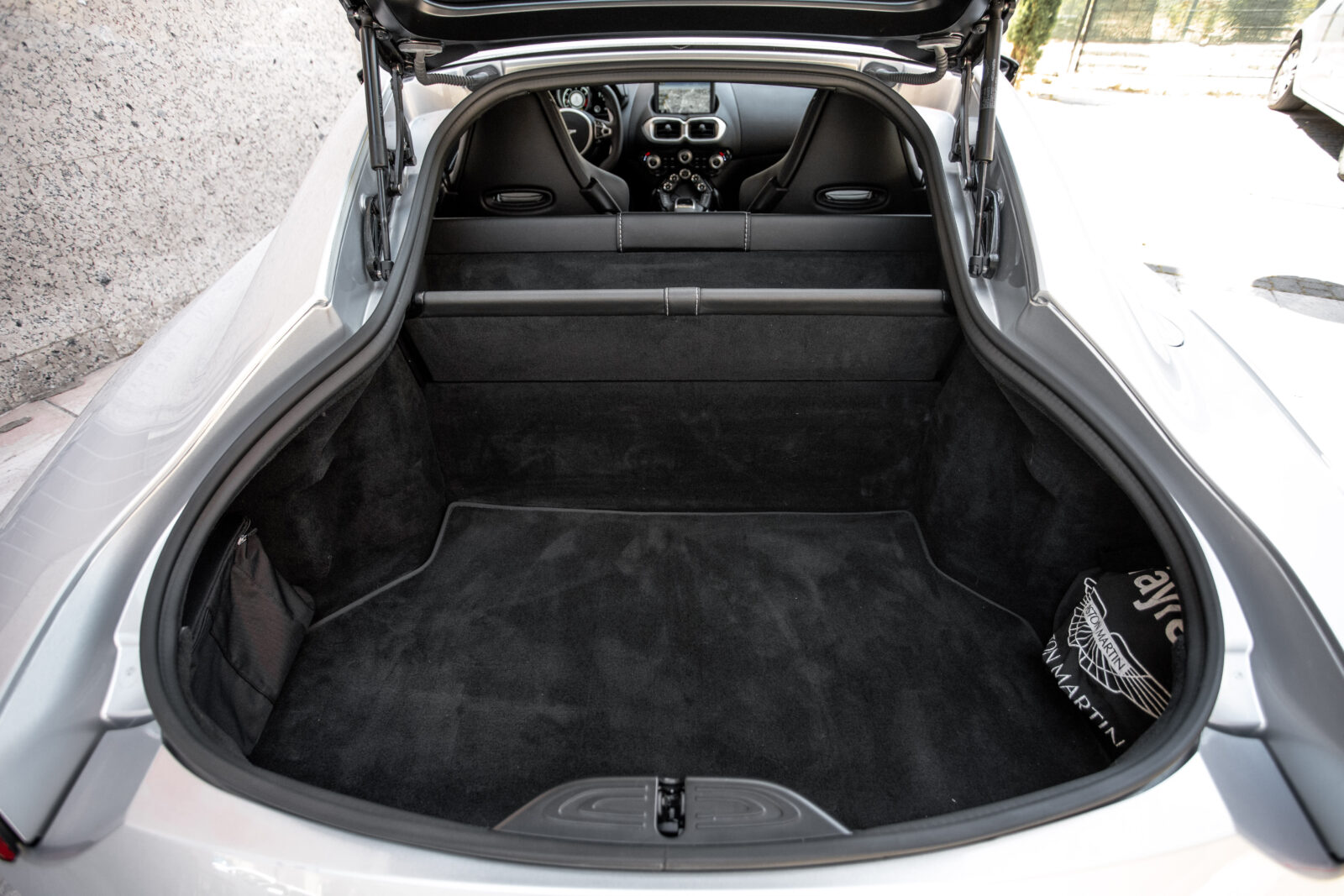 ASTON MARTIN VANTAGE 4.0 V8