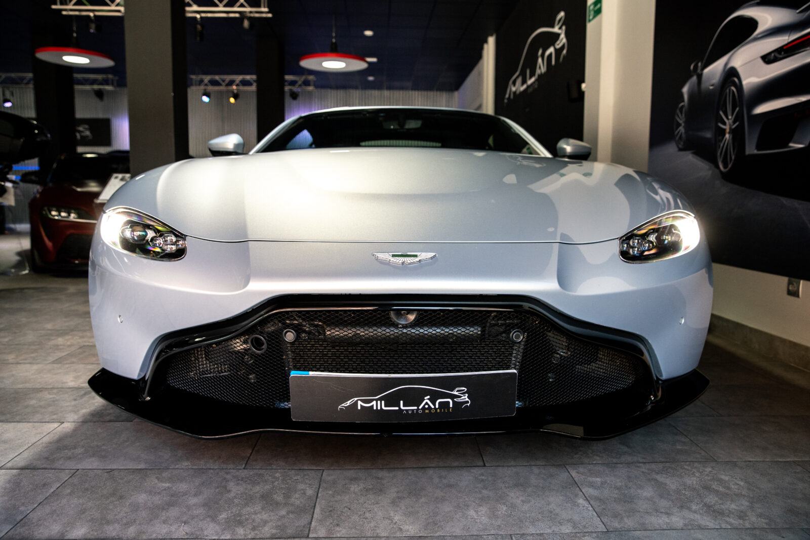 ASTON MARTIN VANTAGE 4.0 V8
