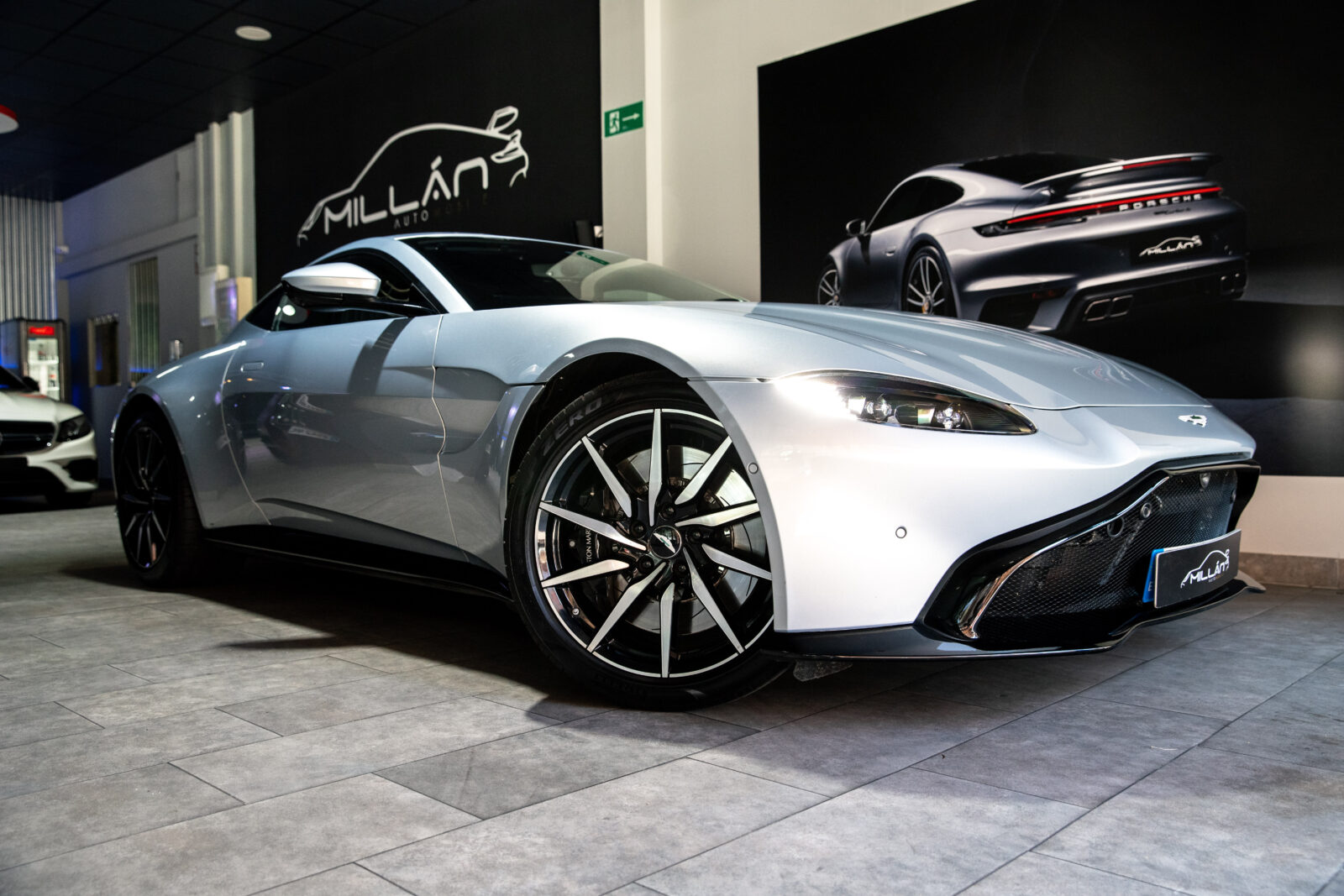ASTON MARTIN VANTAGE 4.0 V8