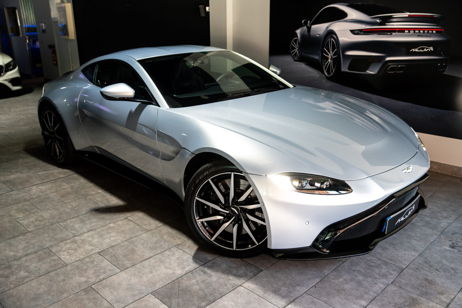 ASTON MARTIN VANTAGE 4.0 V8