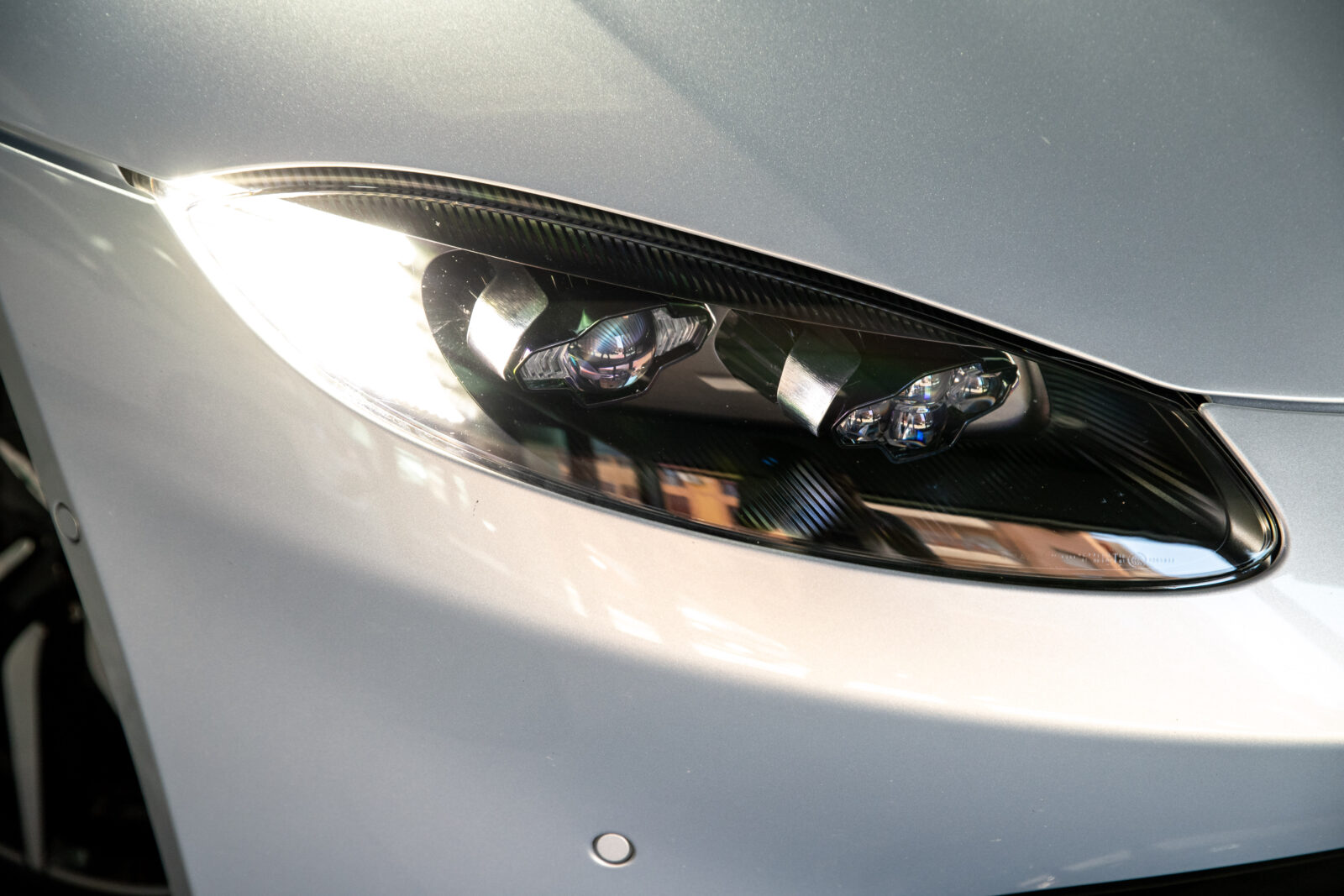 ASTON MARTIN VANTAGE 4.0 V8