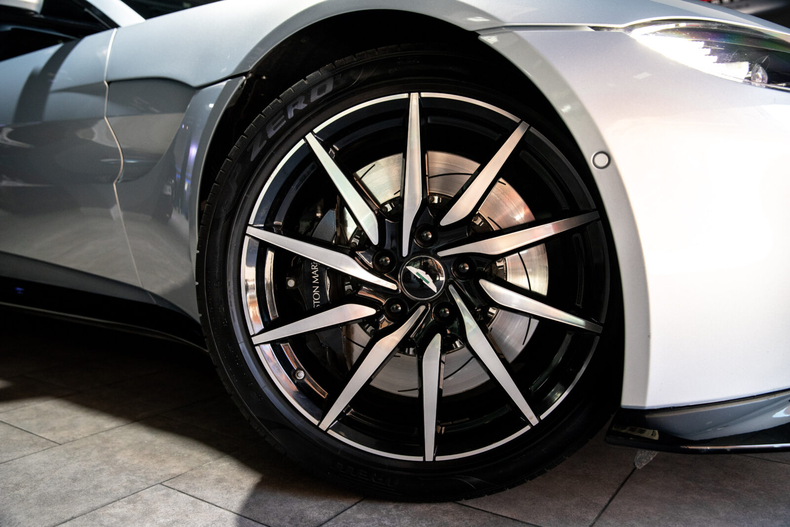 ASTON MARTIN VANTAGE 4.0 V8