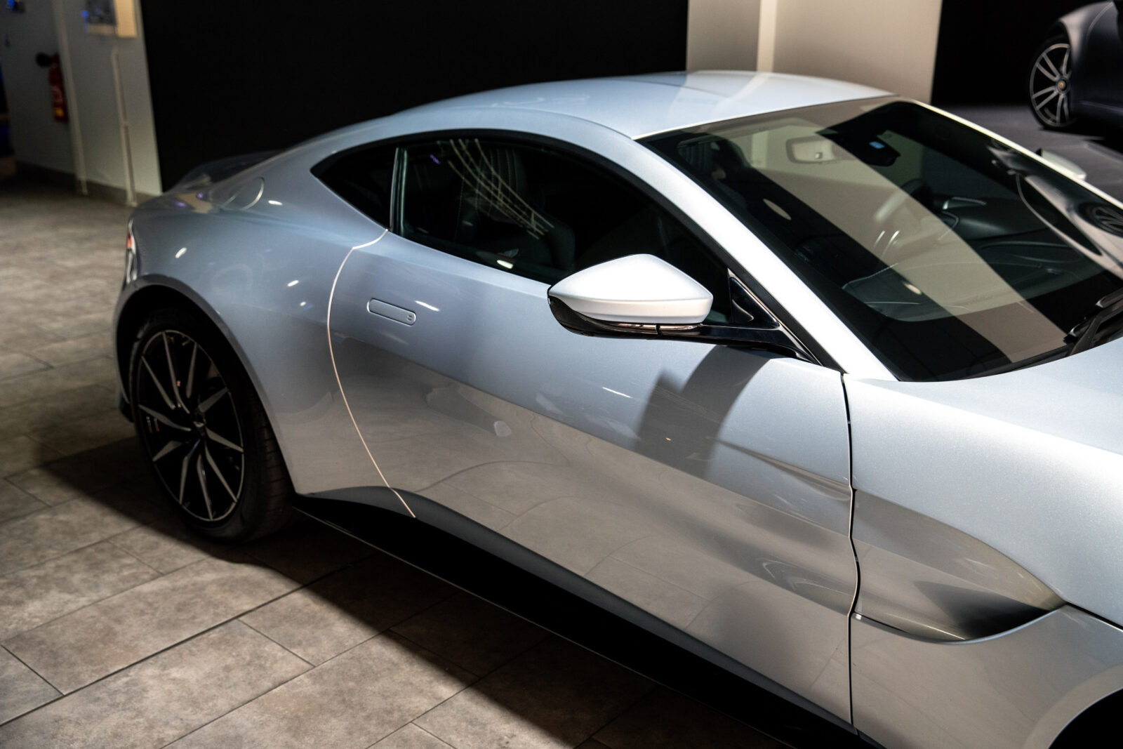 ASTON MARTIN VANTAGE 4.0 V8