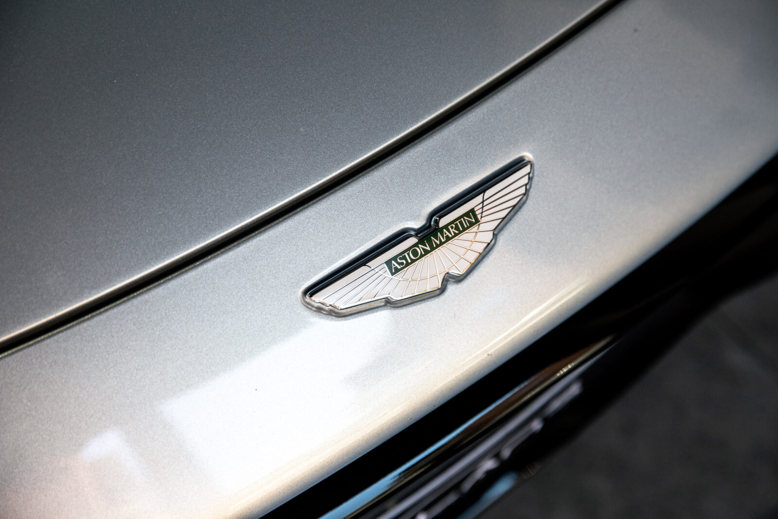 ASTON MARTIN VANTAGE 4.0 V8