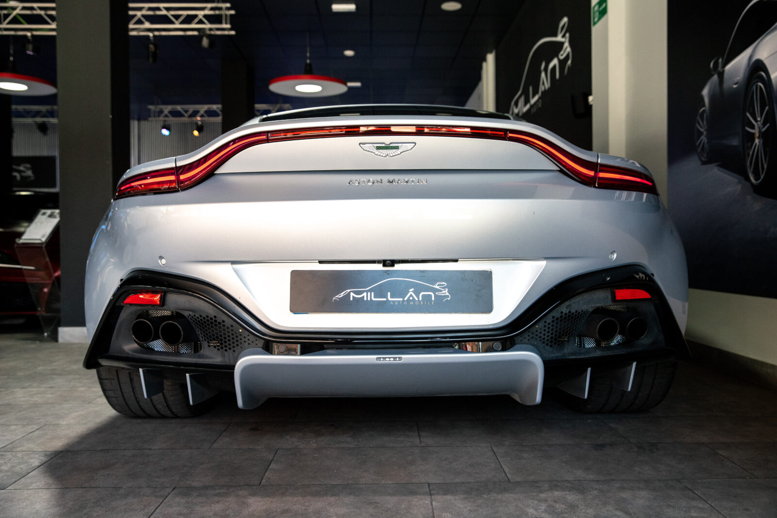ASTON MARTIN VANTAGE 4.0 V8