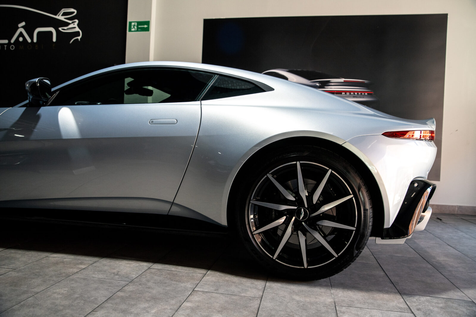ASTON MARTIN VANTAGE 4.0 V8