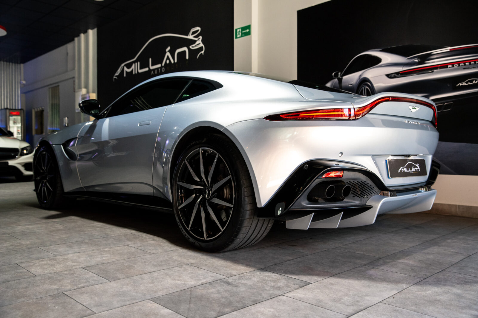 ASTON MARTIN VANTAGE 4.0 V8