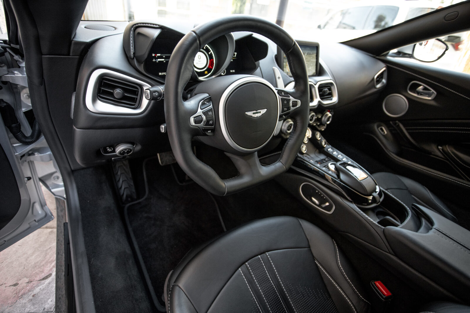 ASTON MARTIN VANTAGE 4.0 V8