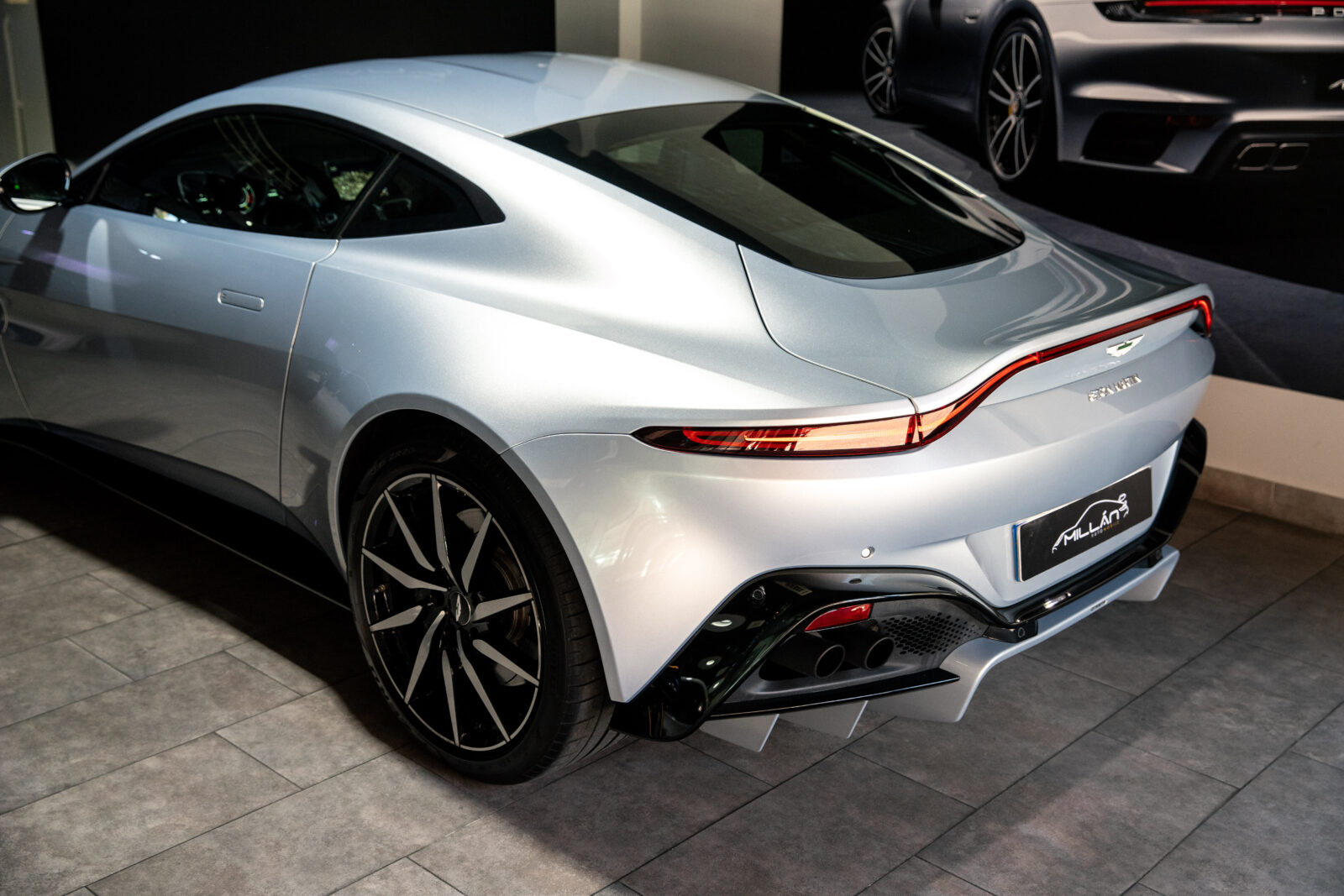 ASTON MARTIN VANTAGE 4.0 V8