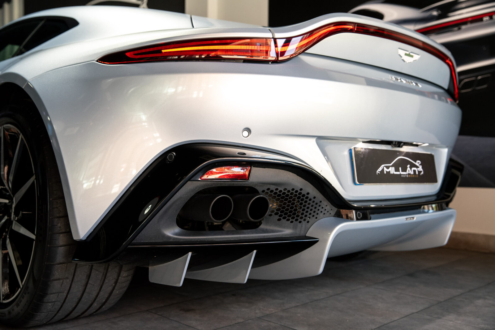 ASTON MARTIN VANTAGE 4.0 V8