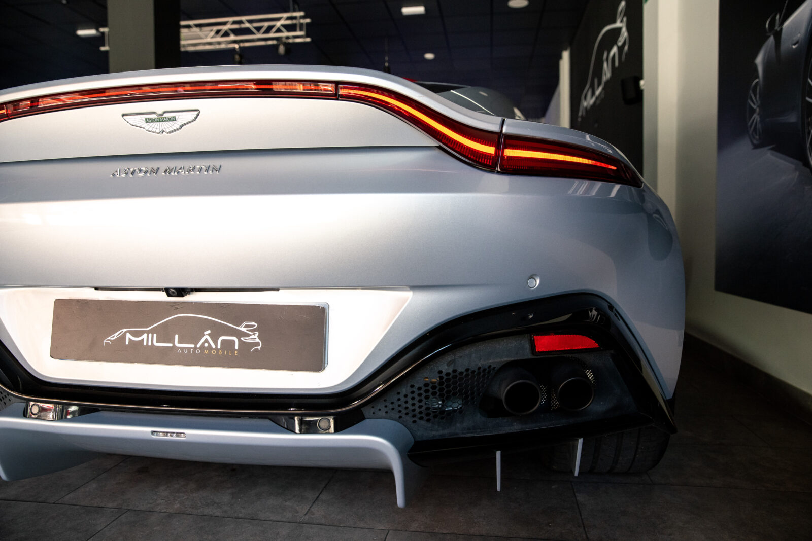 ASTON MARTIN VANTAGE 4.0 V8