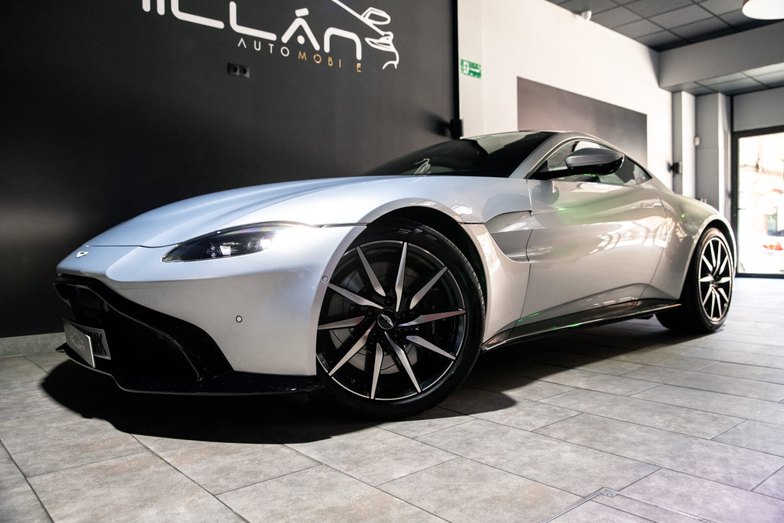 ASTON MARTIN VANTAGE 4.0 V8