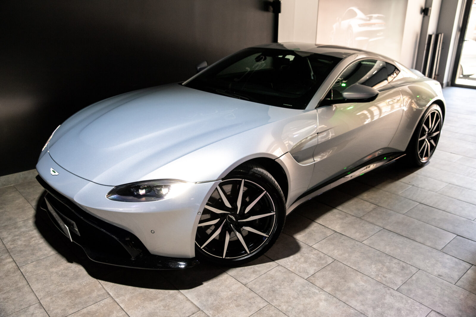 ASTON MARTIN VANTAGE 4.0 V8