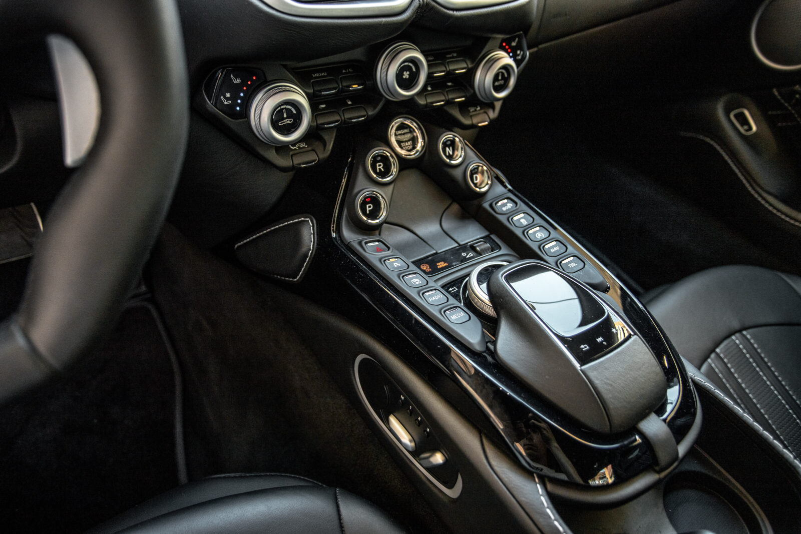 ASTON MARTIN VANTAGE 4.0 V8