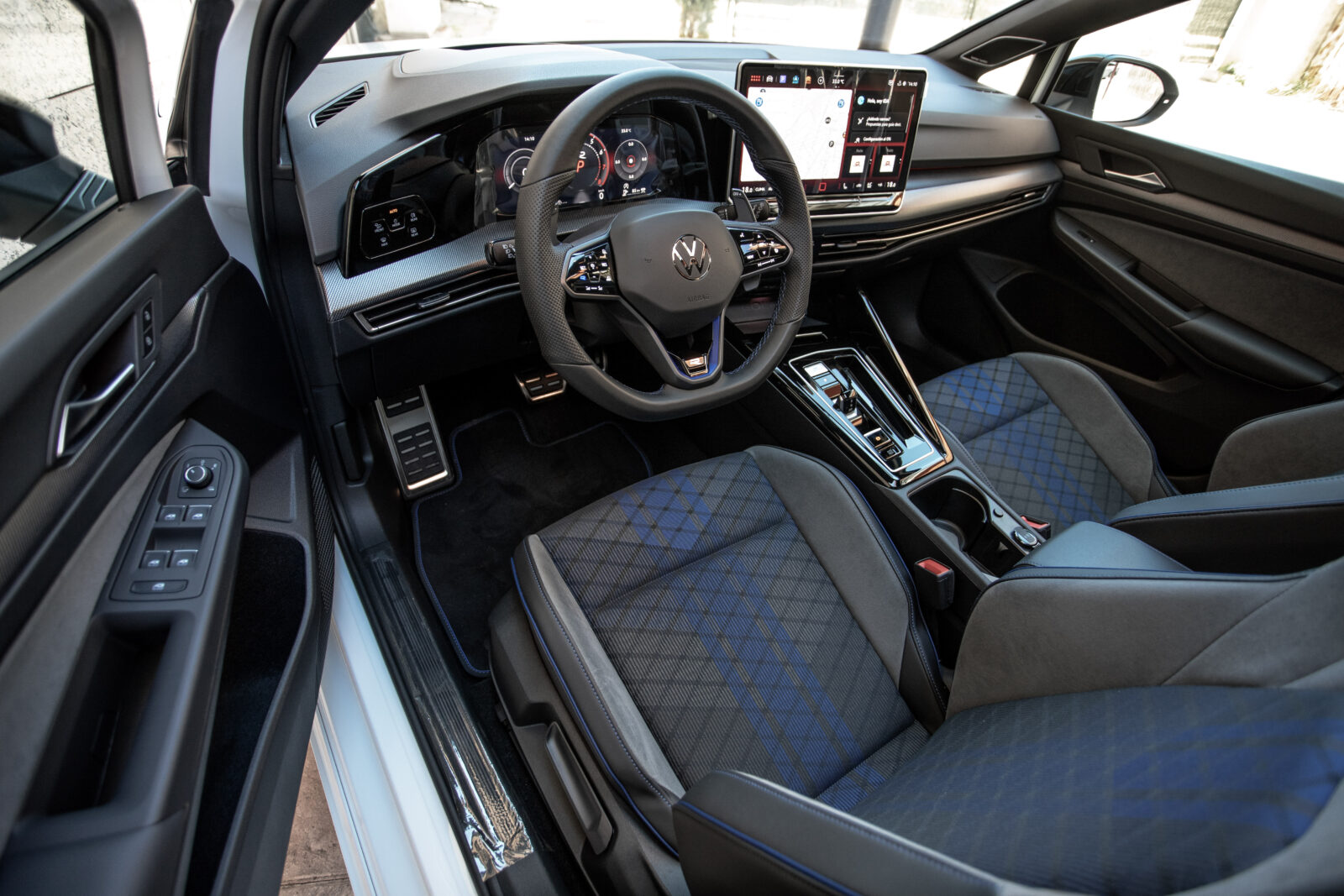 VOLKSWAGEN Golf R