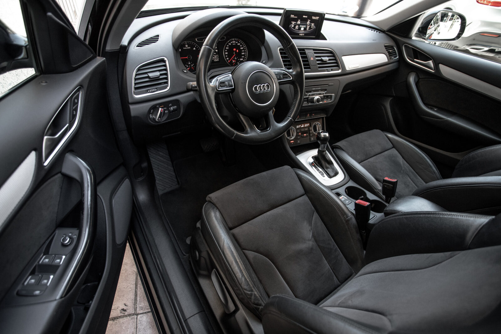 AUDI Q3 2.0 TDI quattro S tronic Ambition