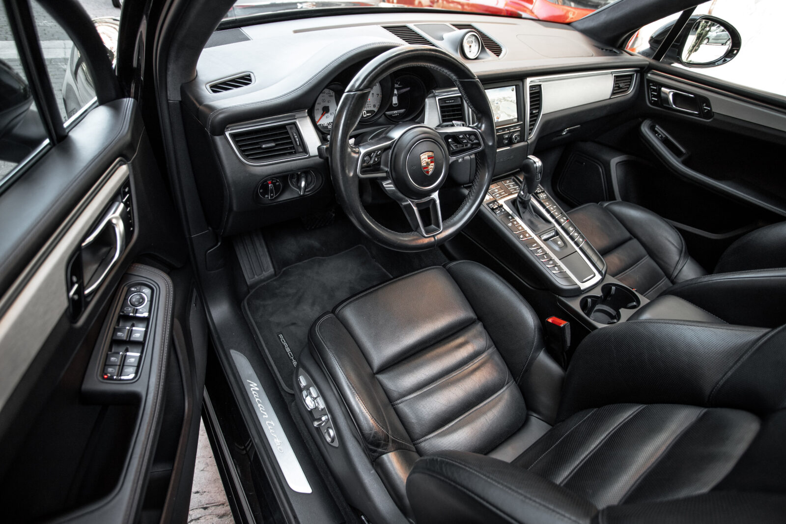 PORSCHE Macan Turbo