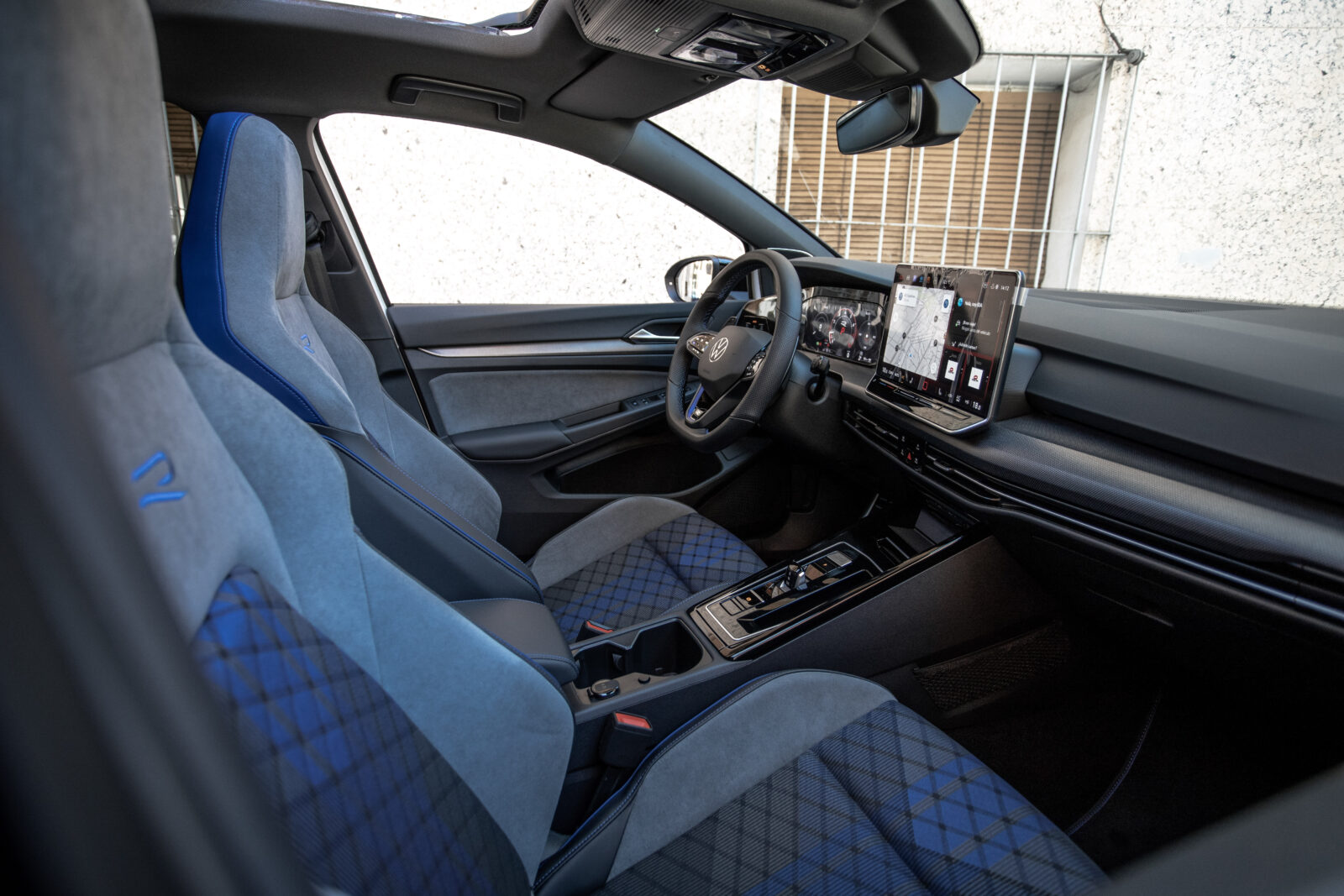 VOLKSWAGEN Golf R