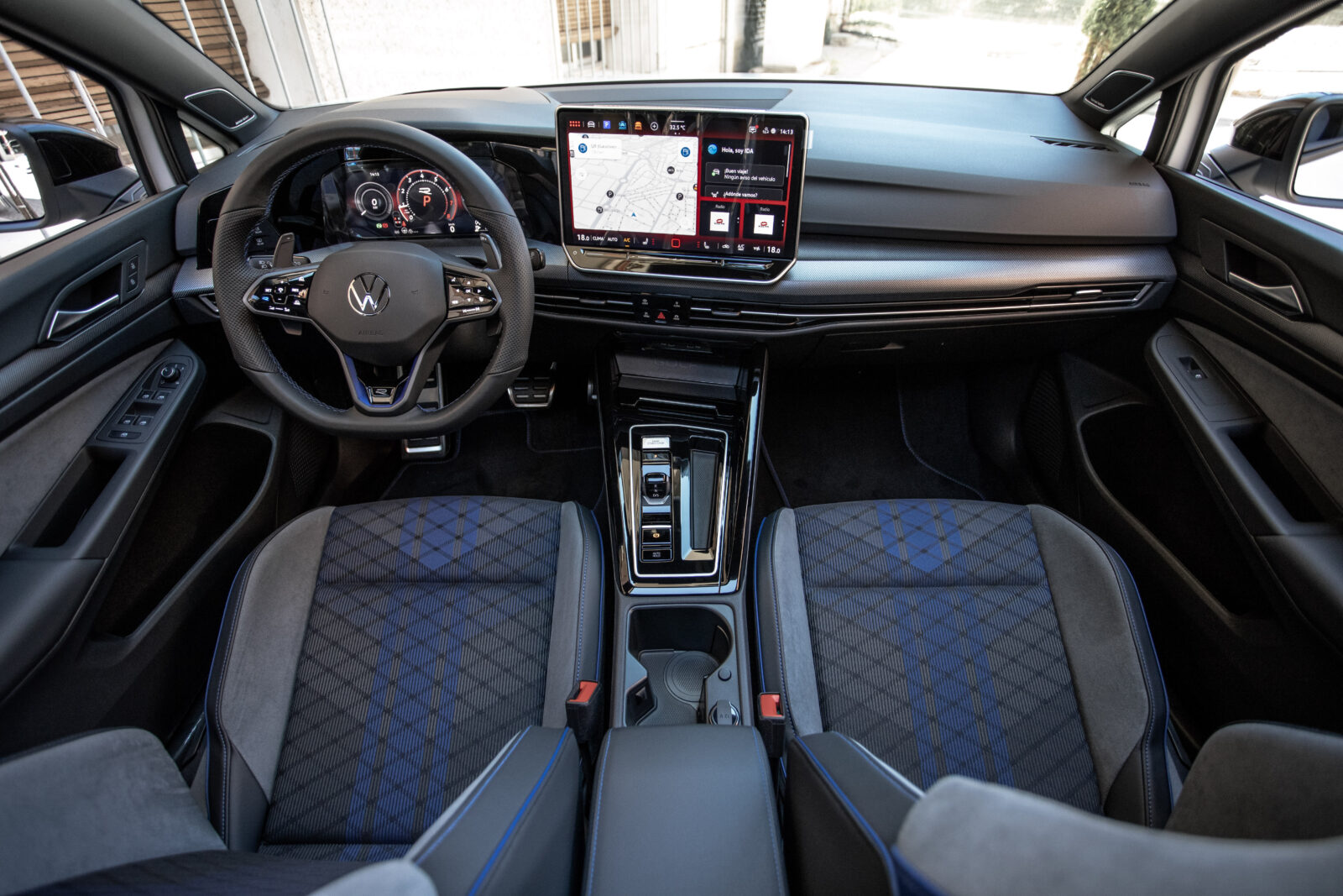 VOLKSWAGEN Golf R