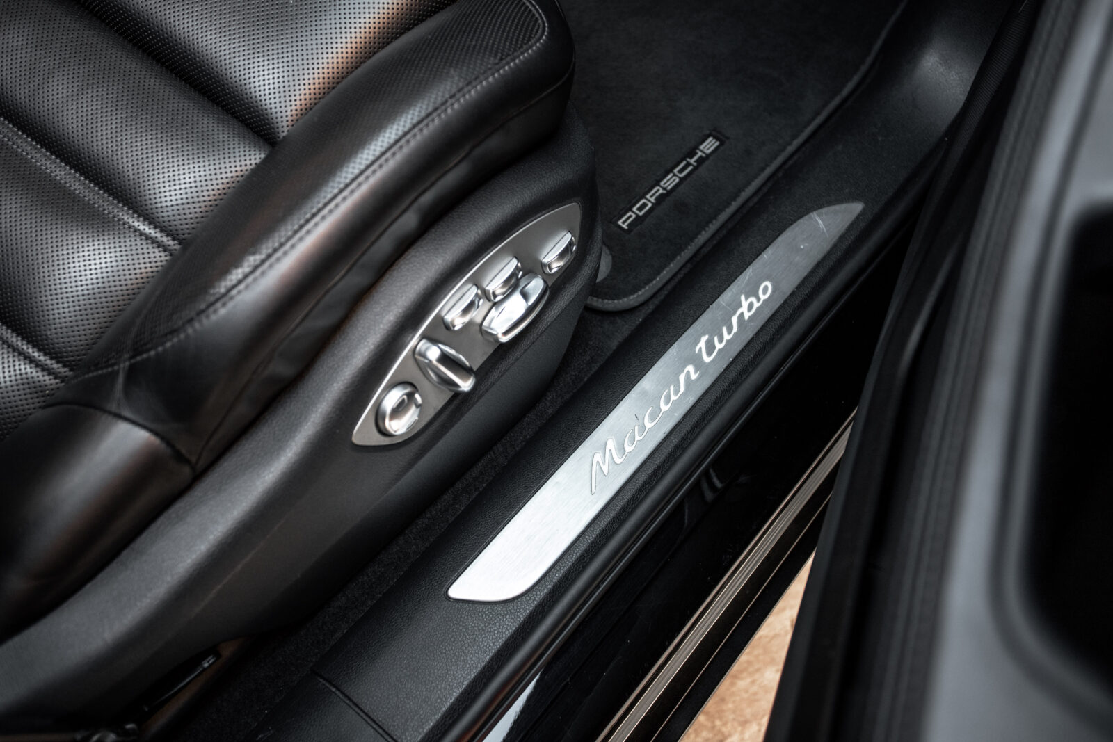 PORSCHE Macan Turbo