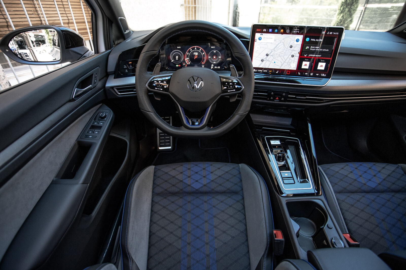 VOLKSWAGEN Golf R