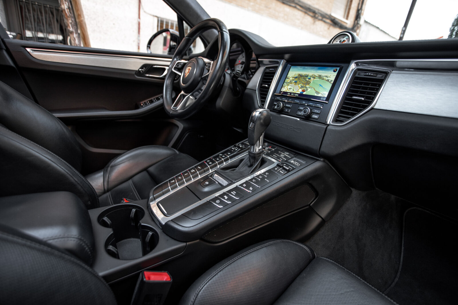 PORSCHE Macan Turbo