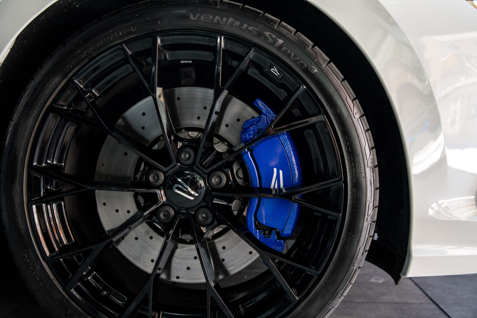 VOLKSWAGEN Golf R