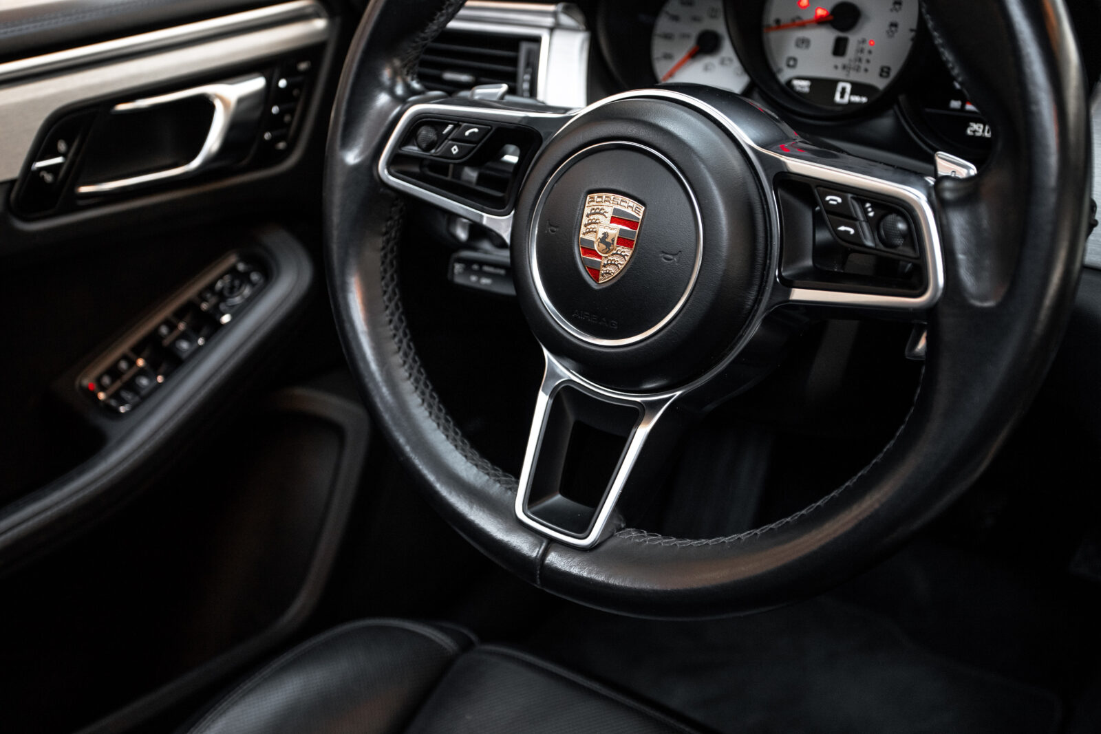 PORSCHE Macan Turbo