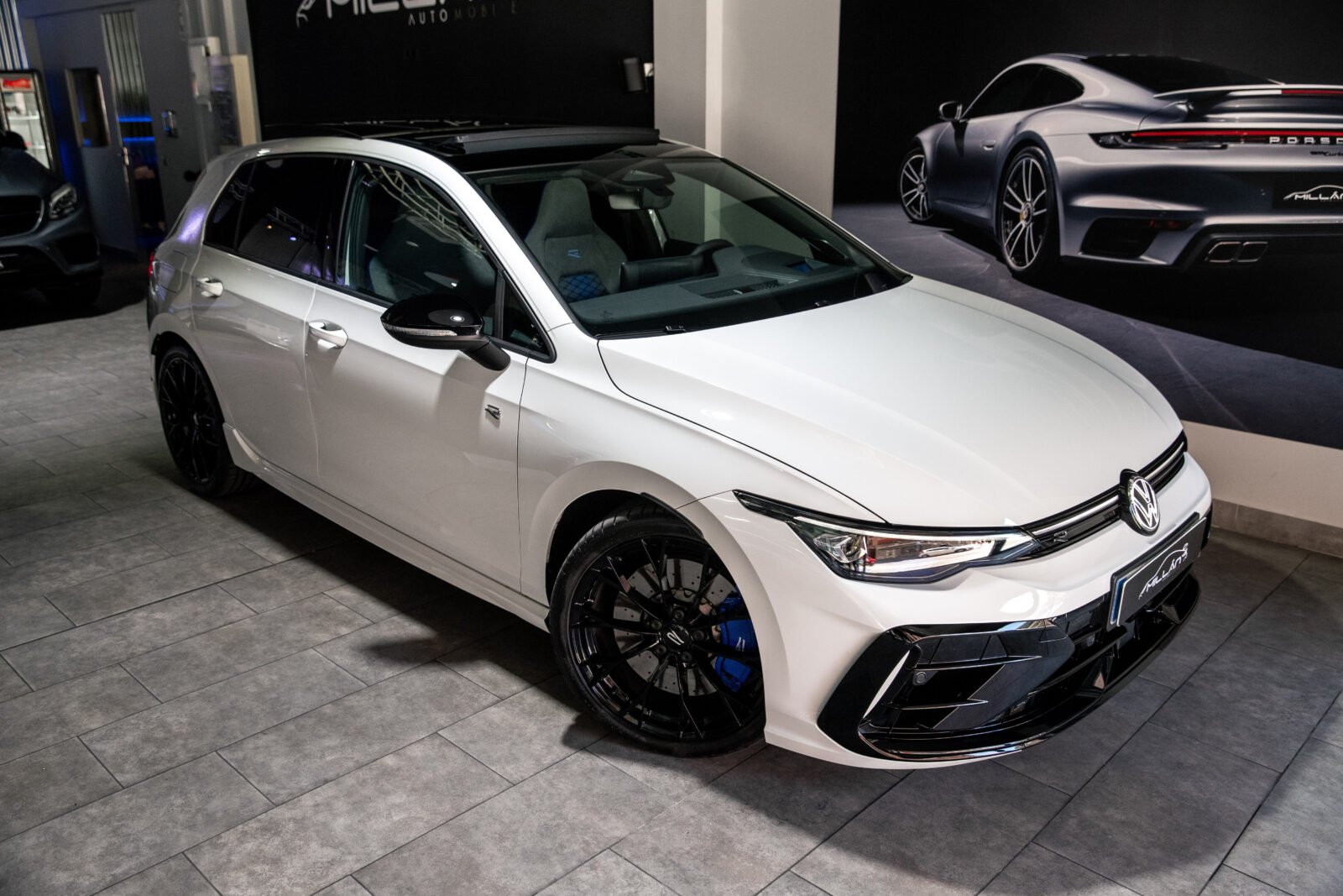 VOLKSWAGEN Golf R