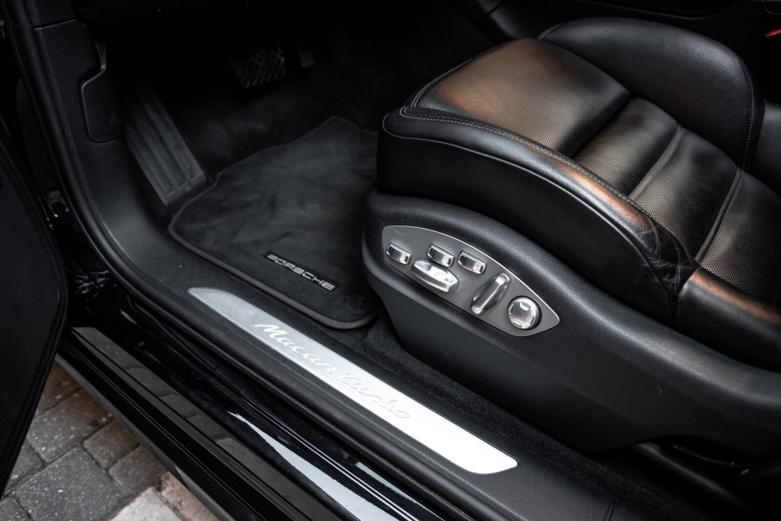 PORSCHE Macan Turbo